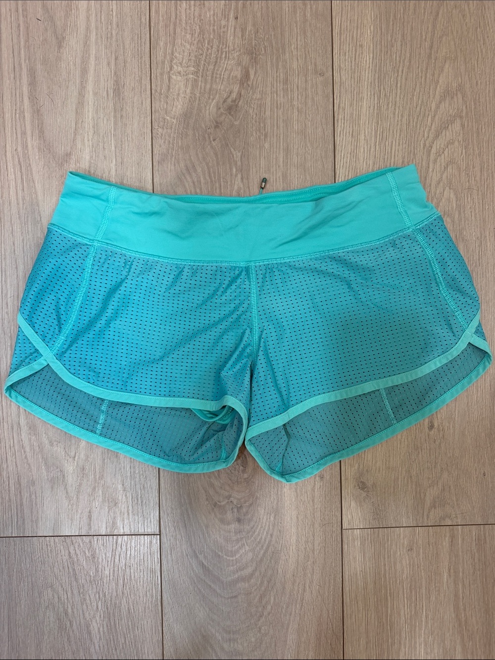 Lululemon shorts size 6. Great condition